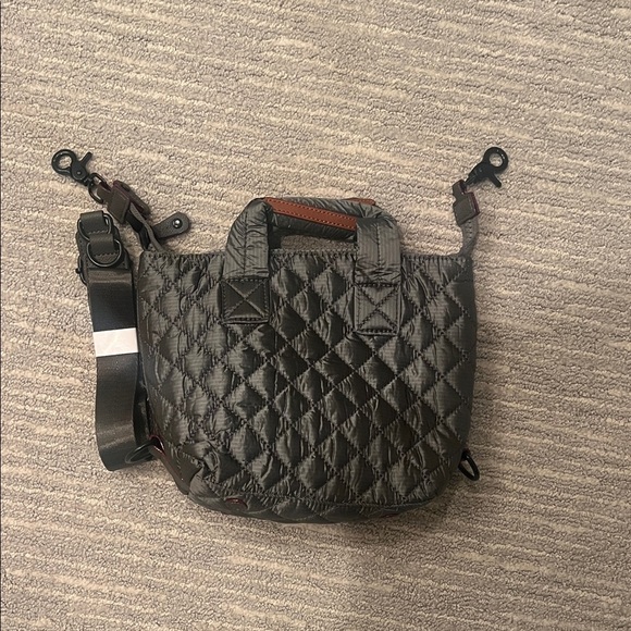 Handbags - Women’s grey quilted purse with cross body strap NWOT